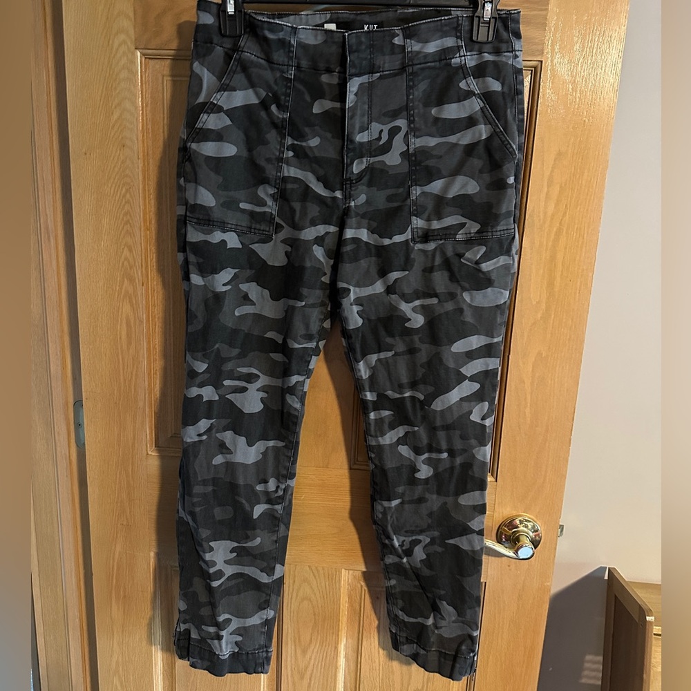 Kut Men's Camouflage Cargo Pants
